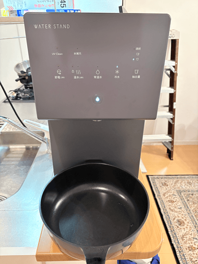 ピュアライフSで鍋に水を入れている様子