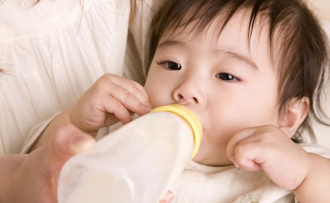 赤ちゃんのミルク作りに適した水